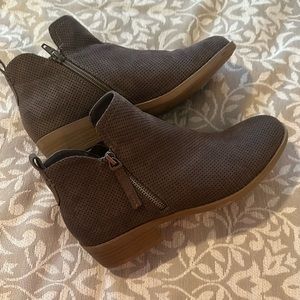 Universal Thread Booties 8